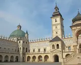 Zamek w Krasiczynie zachwyca arkadowymi krużgankami i zdobieniami. Ciekawostki o jego historii i architekturze czekają na odkrycie.