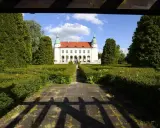 Zamek w Baranowie Sandomierskim zachwyca architekturą i zadbanym ogrodem. Ciekawostki o jego historii czekają na odkrycie.
