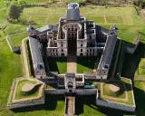 Zamek Krzyżtopór z lotu ptaka. Zobacz zamek krzyżtopór ciekawostki i jego imponującą architekturę.
