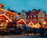 Kolorowe kamienice i rozświetlone stragany jarmarku we Wrocławiu. Czas zacząć świąteczne zakupy!