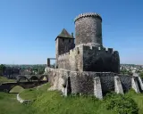 Kamienny zamek w Będzinie, z potężną wieżą i mostami, skrywa wiele ciekawostek.