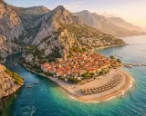 Omiš atrakcje: zamek, plaża i zjazd na linie nad rzeką. Malownicze widoki i przygoda czekają!