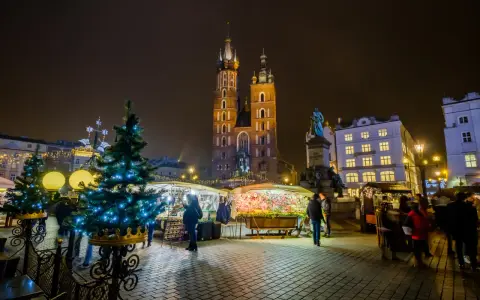 Targ bożonarodzeniowy w Krakowie. Idealne miejsce, gdzie na weekend w grudniu poczuć magię świąt.