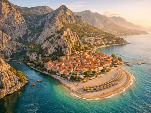 Omiš atrakcje: zamek, plaża i zjazd na linie nad rzeką. Malownicze widoki i przygoda czekają!