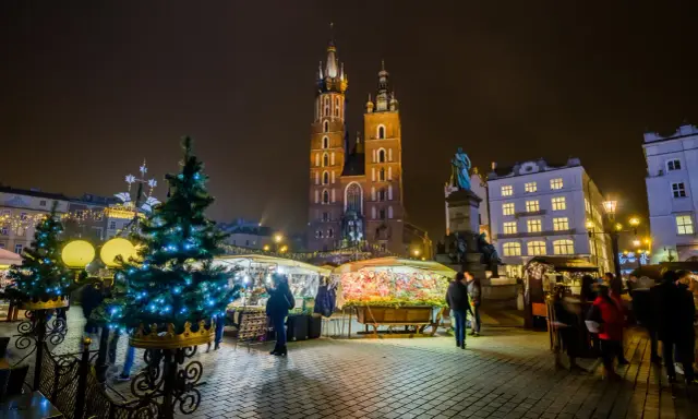 Targ bożonarodzeniowy w Krakowie. Idealne miejsce, gdzie na weekend w grudniu poczuć magię świąt.